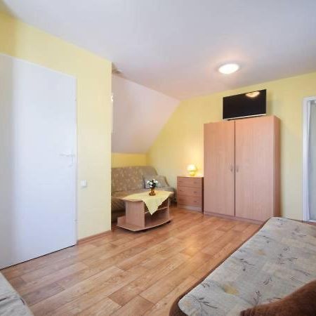 Zolty Domek Apartment Дзвиржино Екстериор снимка