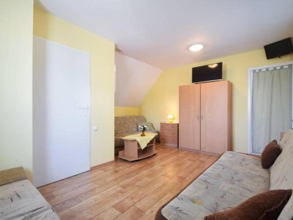 Zolty Domek Apartment Дзвиржино Екстериор снимка